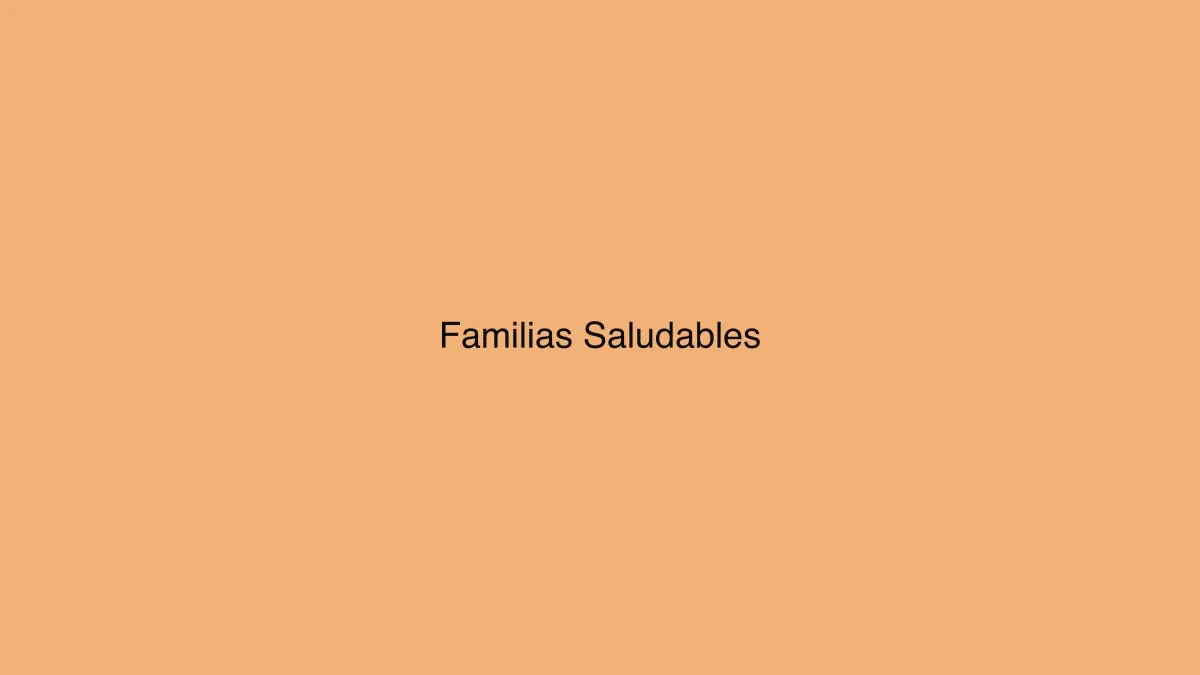 Familia rural de Tiraque frente a su vivienda mejorada